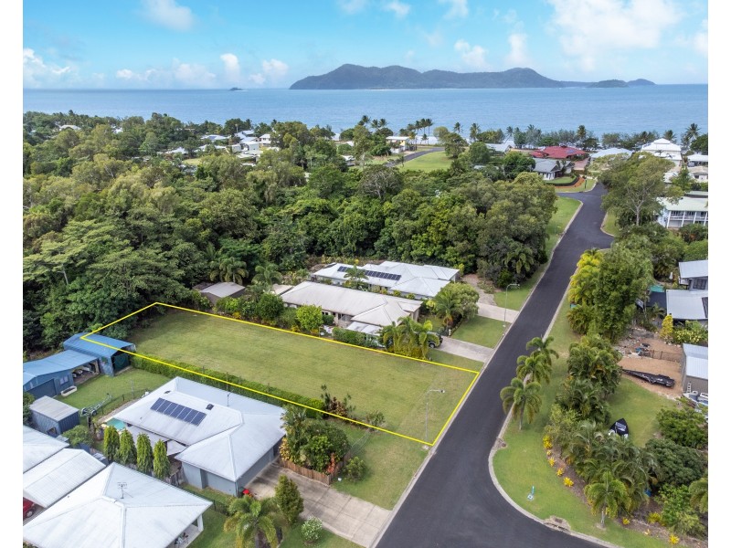 12 Midshipman St, South Mission Beach QLD 4852