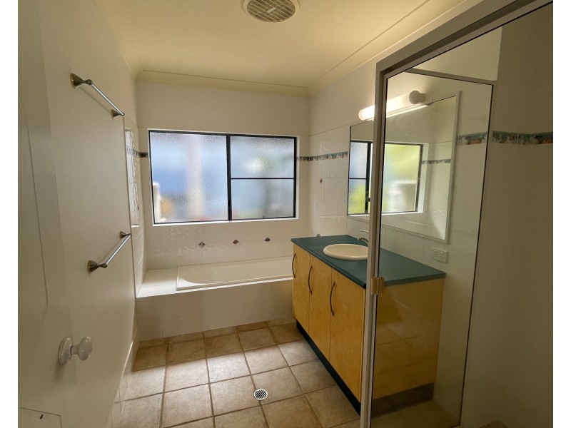 44 Holland St, Wongaling Beach QLD 4852