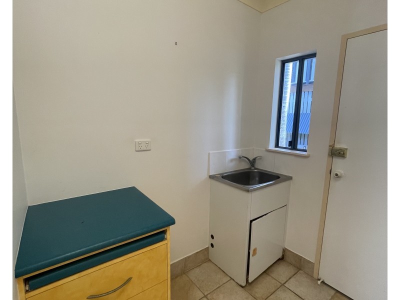 44 Holland St, Wongaling Beach QLD 4852