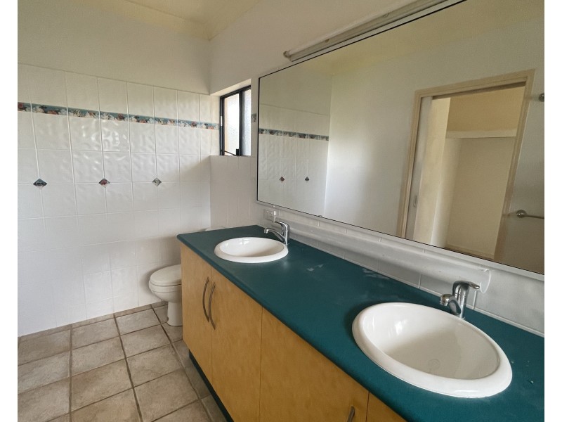 44 Holland St, Wongaling Beach QLD 4852