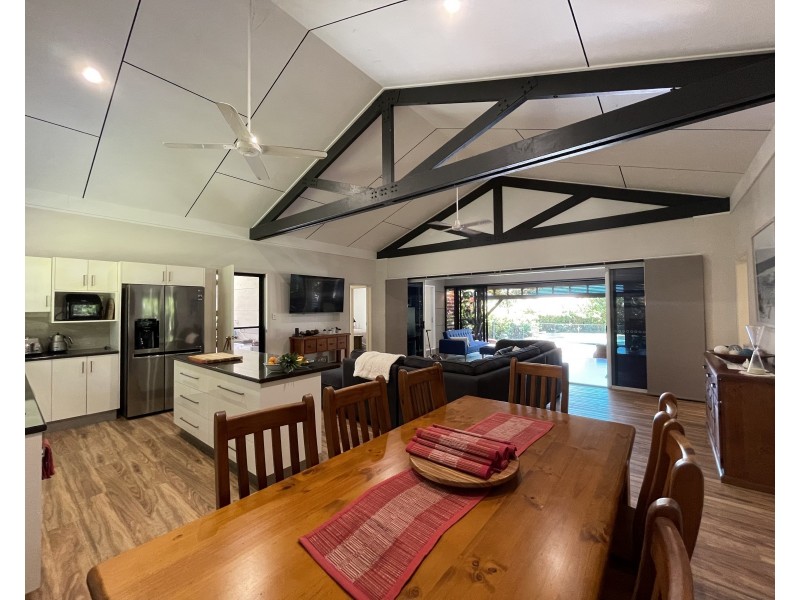 14 Lani Cl, Mission Beach QLD 4852