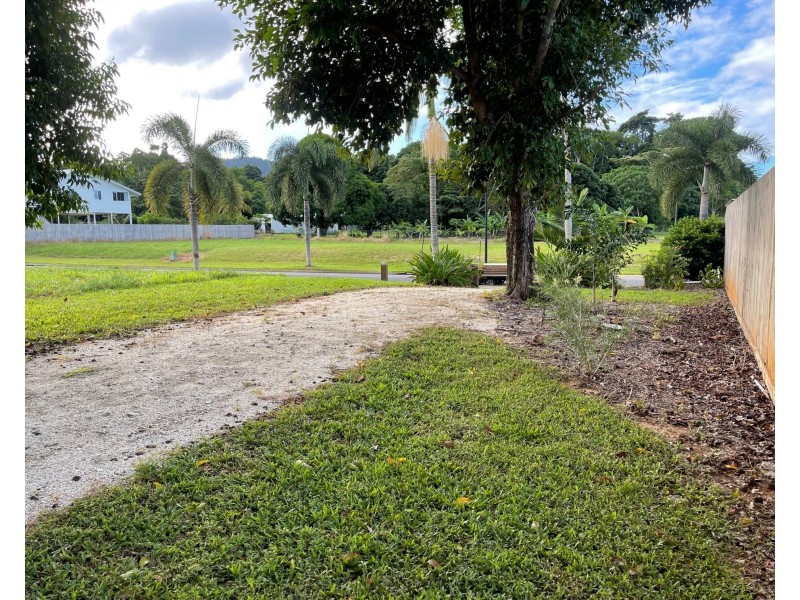 4 Sandpiper Cl, Mission Beach QLD 4852