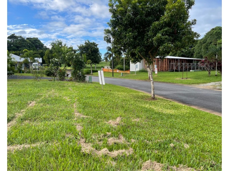 4 Sandpiper Cl, Mission Beach QLD 4852
