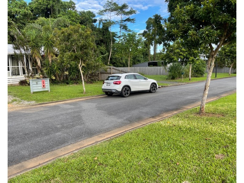 4 Sandpiper Cl, Mission Beach QLD 4852