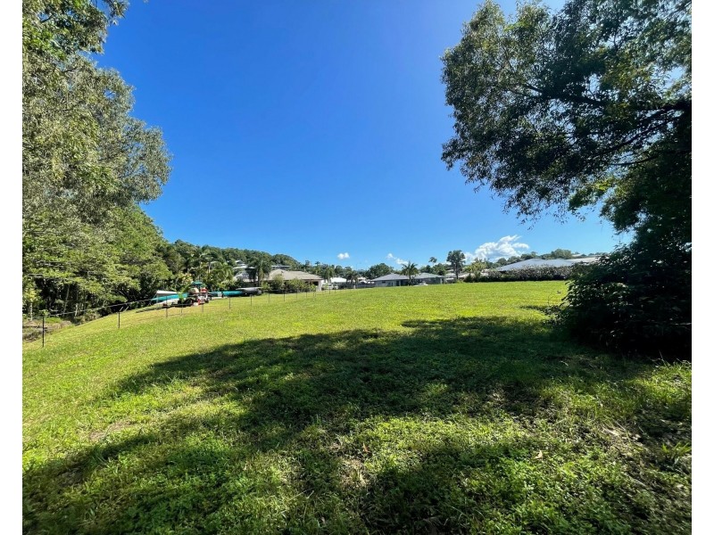 11 Spinnaker Street, South Mission Beach QLD 4852