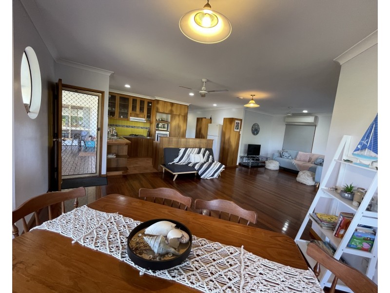 10 Seafarer St, South Mission Beach QLD 4852