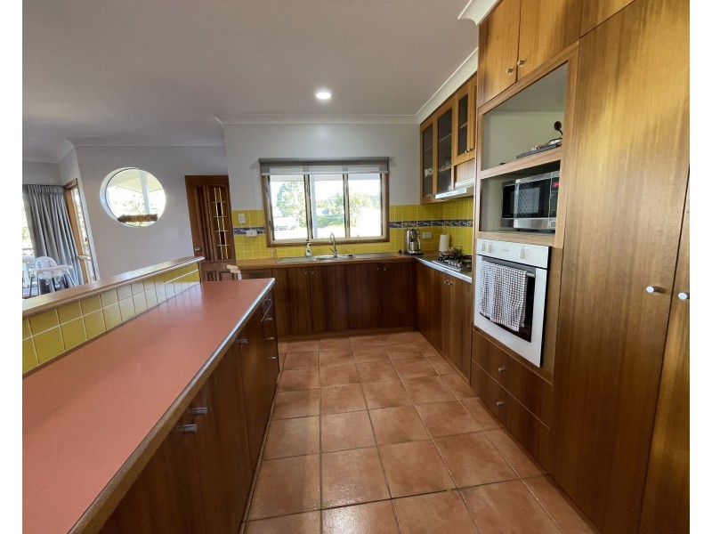 10 Seafarer St, South Mission Beach QLD 4852
