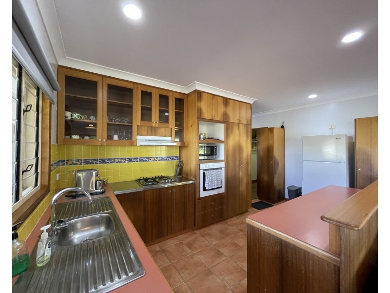 10 Seafarer St, South Mission Beach QLD 4852