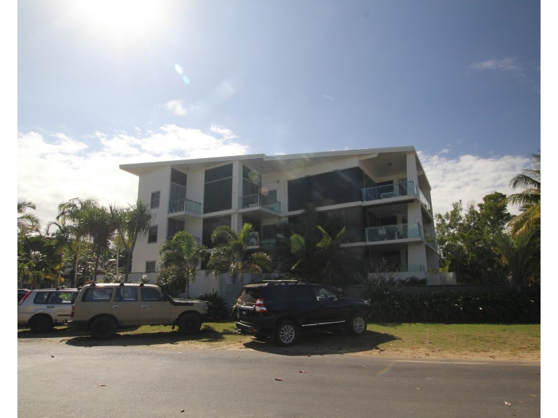 1/2 Donkin Lane, Mission Beach QLD 4852