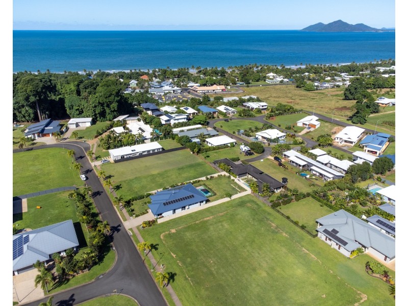8 Seagull Cl, Mission Beach QLD 4852