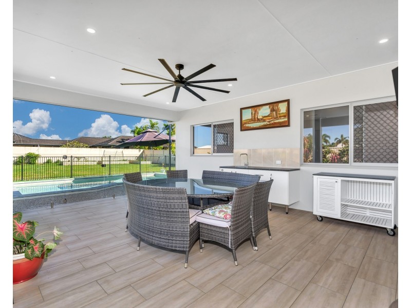 8 Seagull Cl, Mission Beach QLD 4852