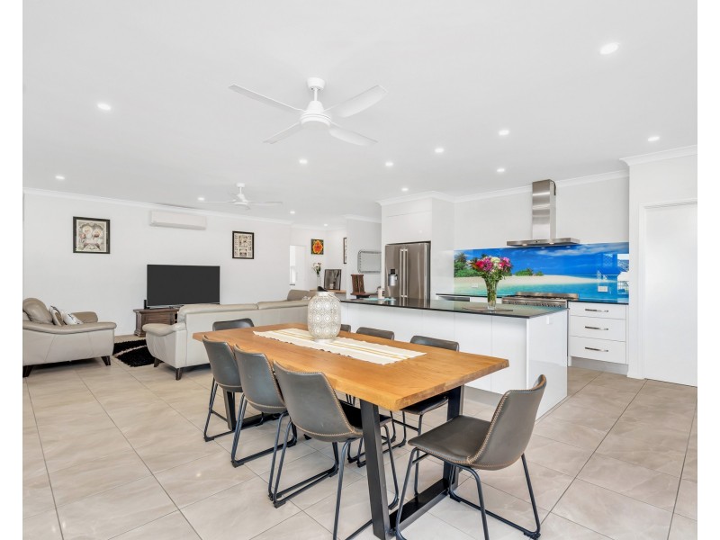 8 Seagull Cl, Mission Beach QLD 4852
