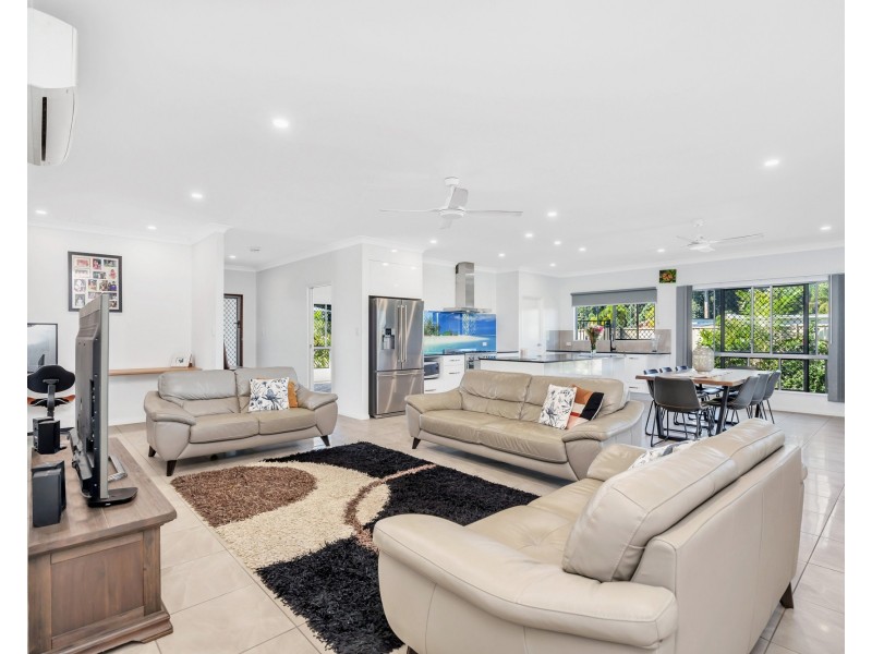 8 Seagull Cl, Mission Beach QLD 4852