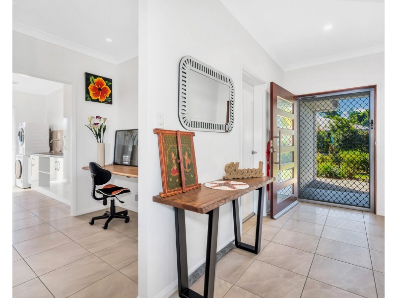 8 Seagull Cl, Mission Beach QLD 4852