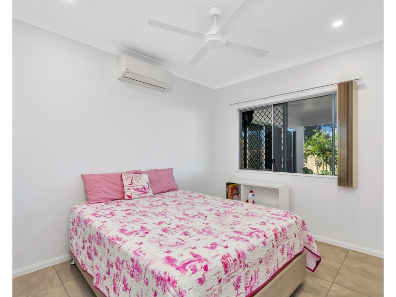 8 Seagull Cl, Mission Beach QLD 4852