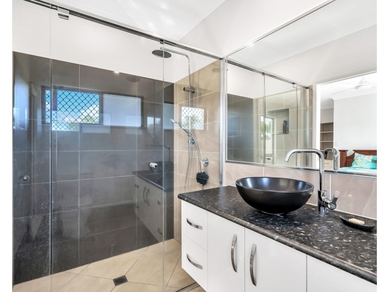 8 Seagull Cl, Mission Beach QLD 4852