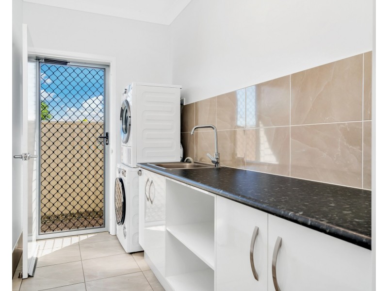 8 Seagull Cl, Mission Beach QLD 4852