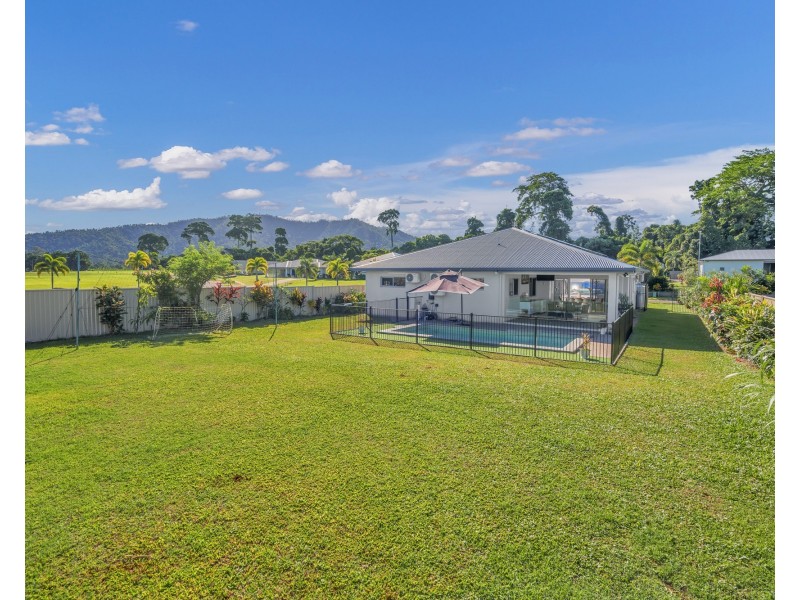 8 Seagull Cl, Mission Beach QLD 4852