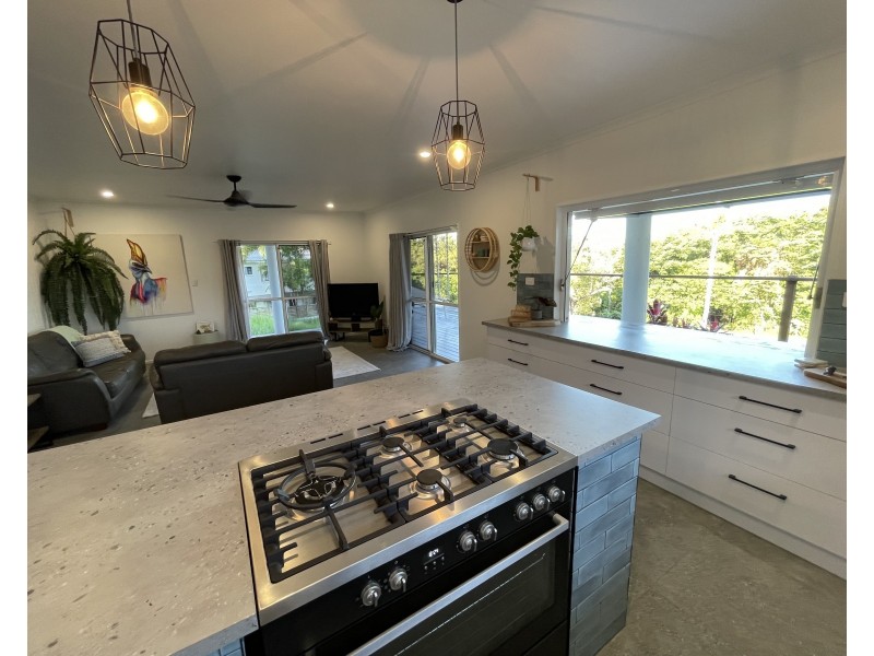 14 Mission Dr, South Mission Beach QLD 4852