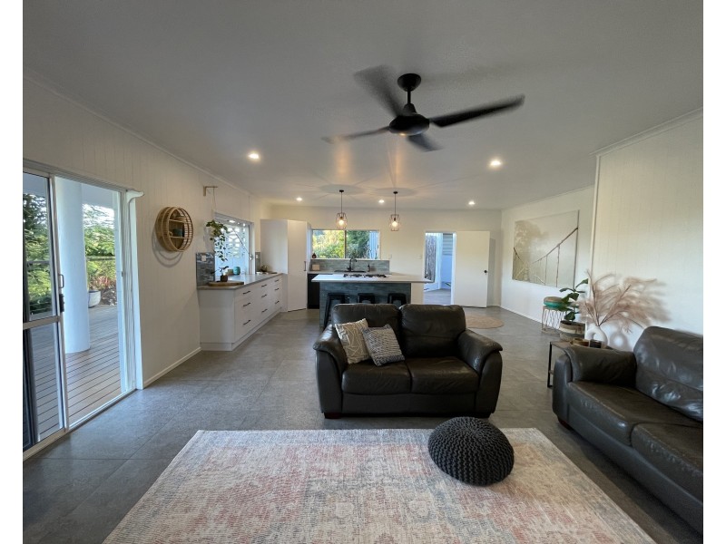 14 Mission Dr, South Mission Beach QLD 4852