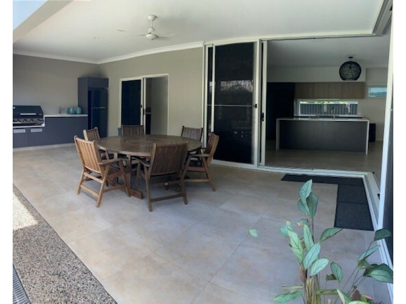 14 Seagull Cl, Mission Beach QLD 4852