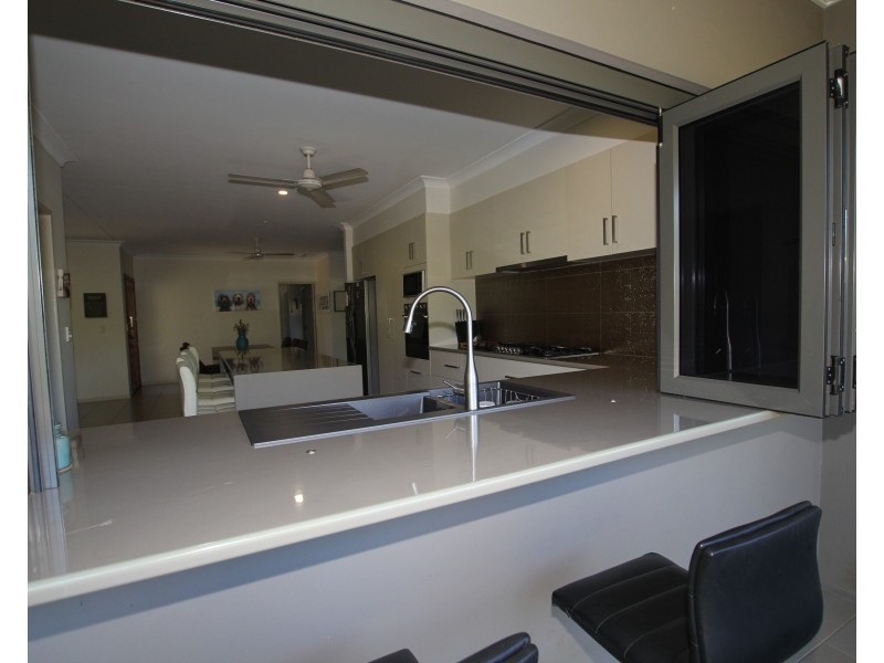 2 Penwerris Pl, Mission Beach QLD 4852