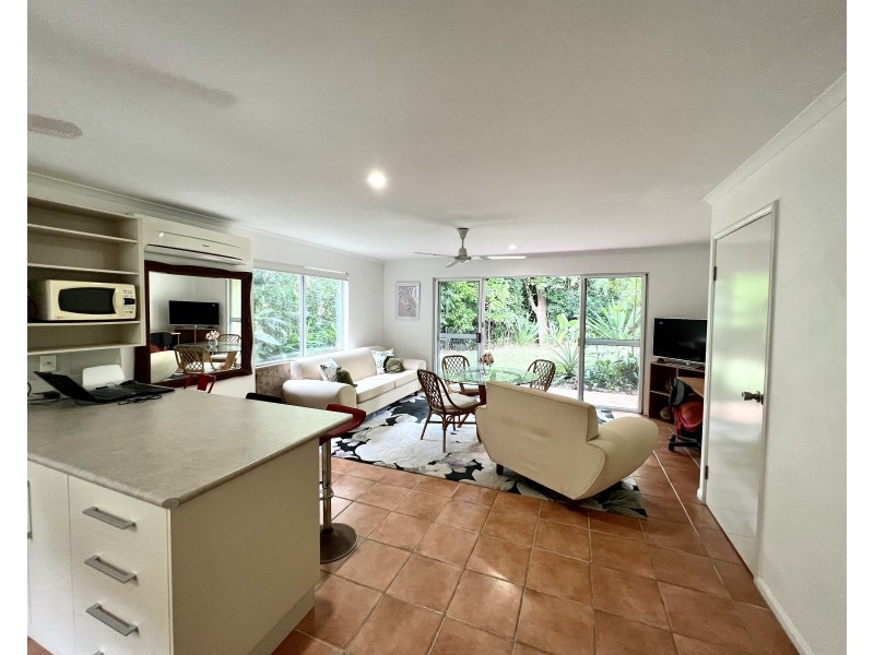 Unit 1/30 Bingil Bay Rd, Bingil Bay QLD 4852