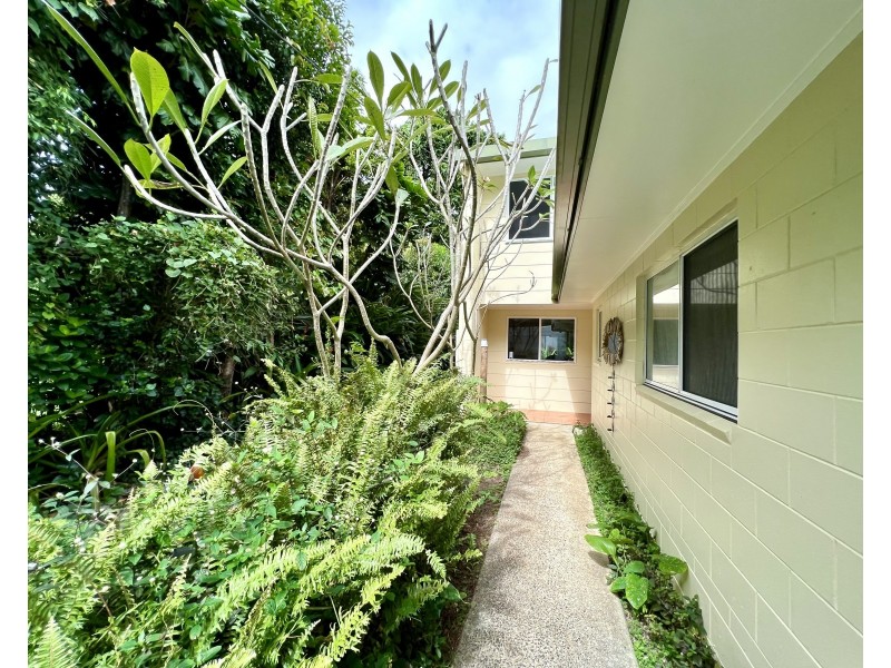 Unit 1/30 Bingil Bay Rd, Bingil Bay QLD 4852