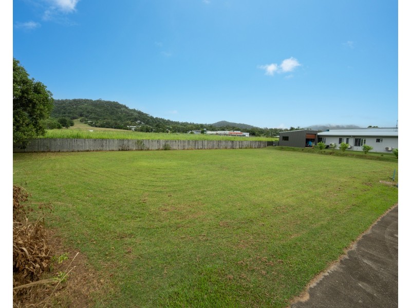 10 Reef St, Wongaling Beach QLD 4852