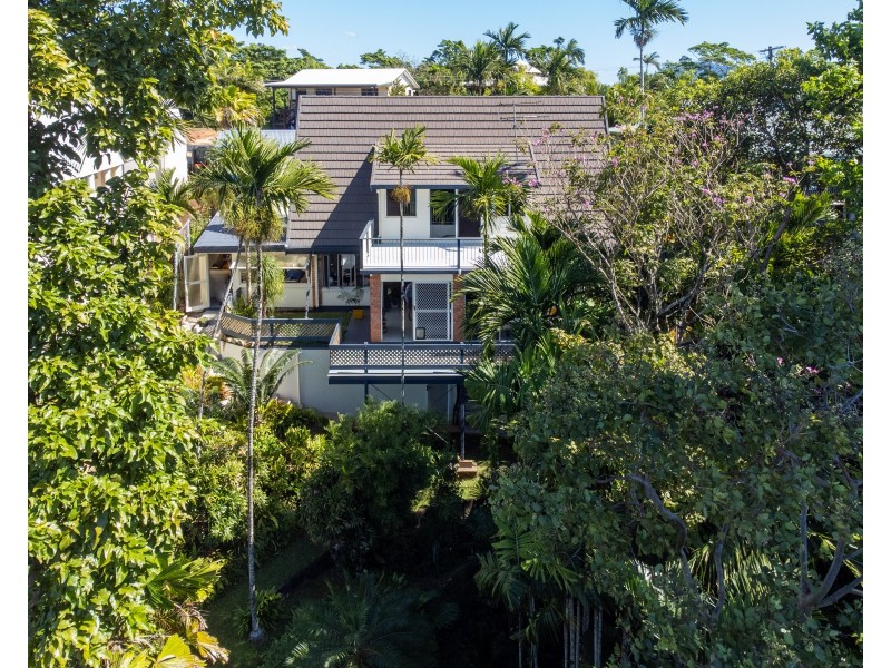 52 Mission Dr, South Mission Beach QLD 4852