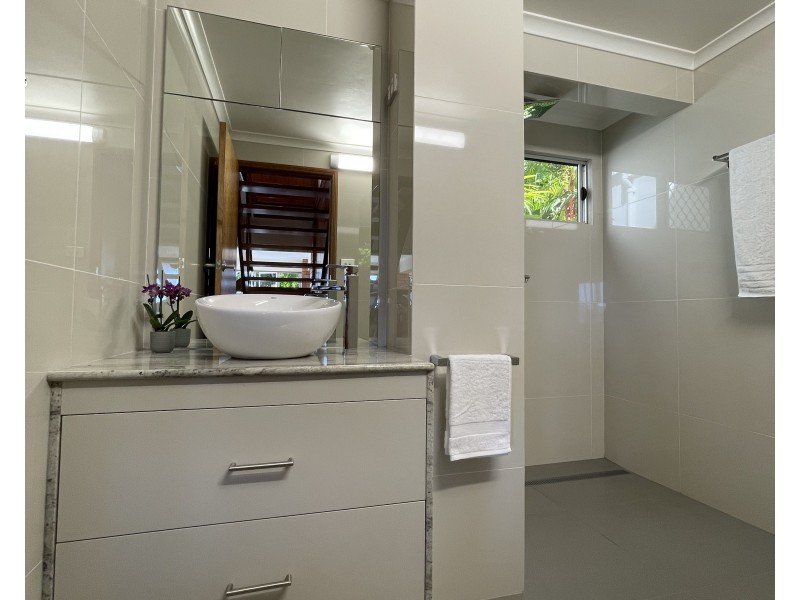 52 Mission Dr, South Mission Beach QLD 4852