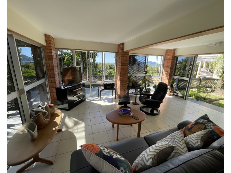 52 Mission Dr, South Mission Beach QLD 4852