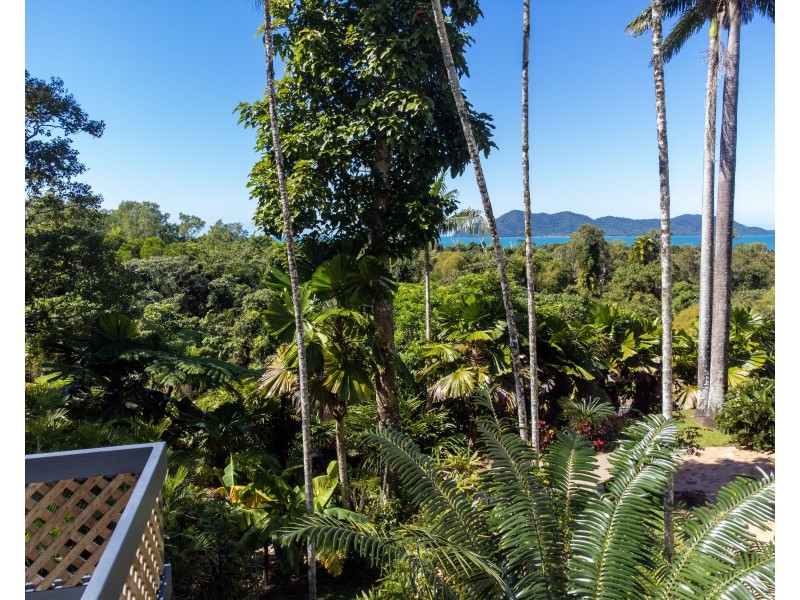 52 Mission Dr, South Mission Beach QLD 4852