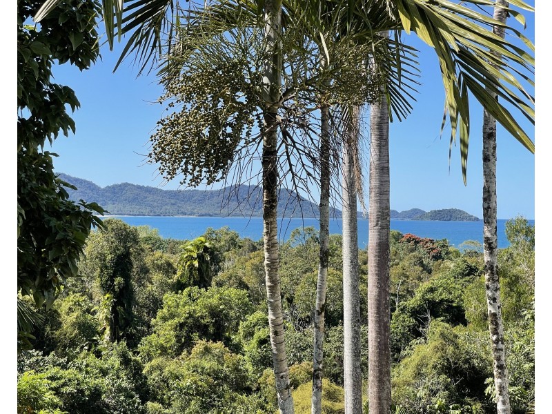 52 Mission Dr, South Mission Beach QLD 4852