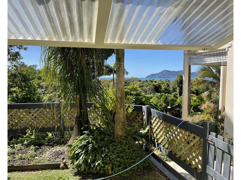 52 Mission Dr, South Mission Beach QLD 4852