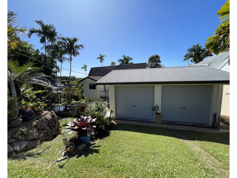 52 Mission Dr, South Mission Beach QLD 4852