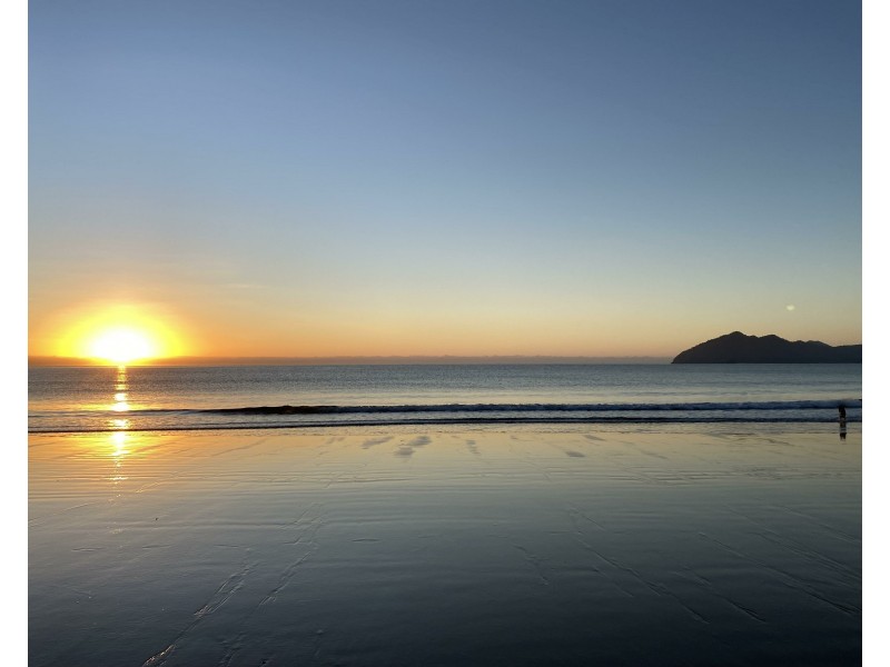13 Holland St, Wongaling Beach QLD 4852