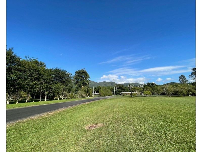 8 Dinan Close, Bulgun QLD 4854