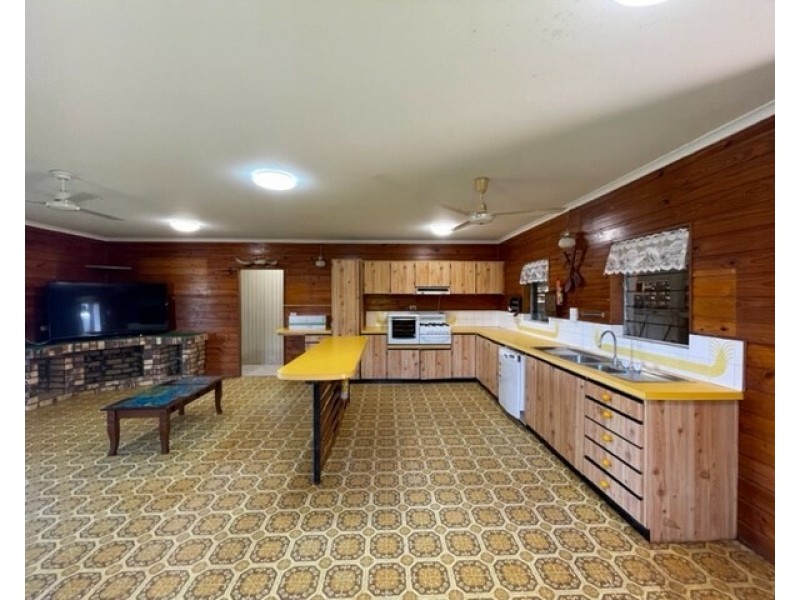 16 Mission Dr, South Mission Beach QLD 4852