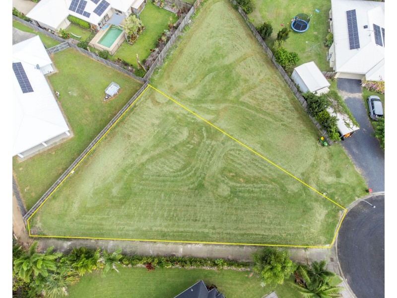 18 Genoa Ct, South Mission Beach QLD 4852