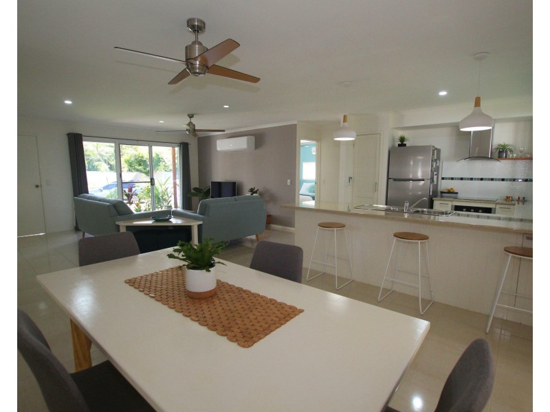 8 Sandy Cl, Mission Beach QLD 4852