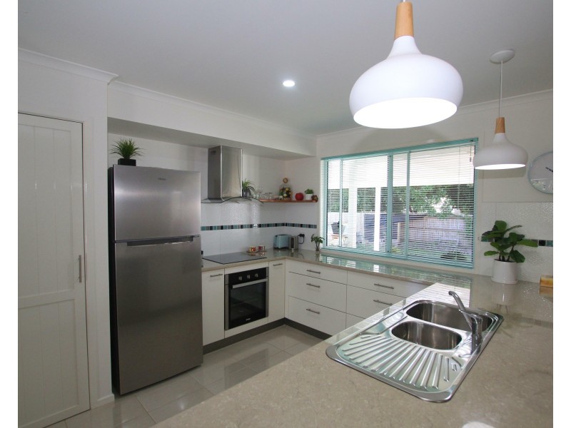 8 Sandy Cl, Mission Beach QLD 4852