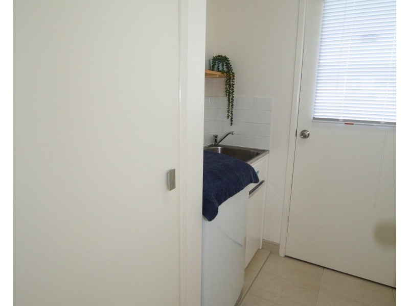 8 Sandy Cl, Mission Beach QLD 4852