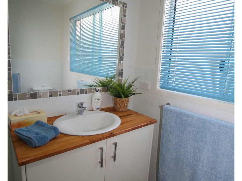 8 Sandy Cl, Mission Beach QLD 4852