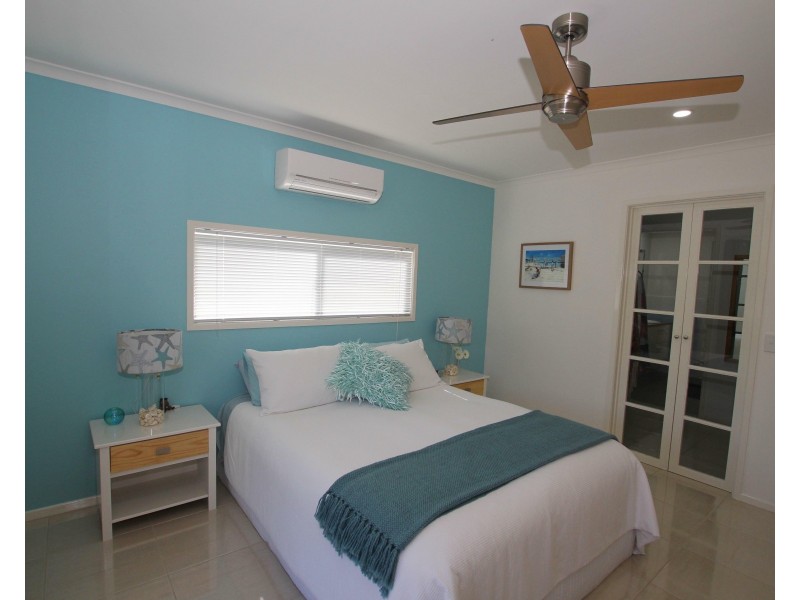 8 Sandy Cl, Mission Beach QLD 4852