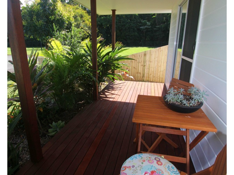 8 Sandy Cl, Mission Beach QLD 4852