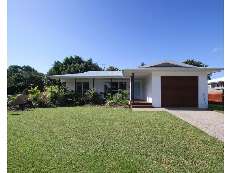 8 Sandy Cl, Mission Beach QLD 4852