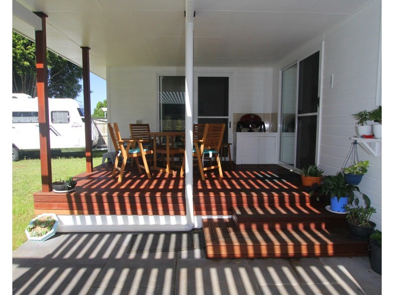 8 Sandy Cl, Mission Beach QLD 4852