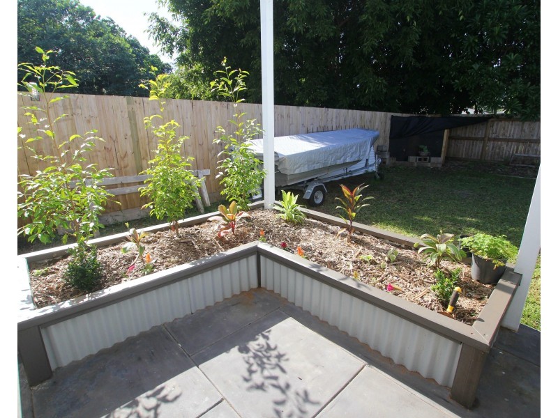 8 Sandy Cl, Mission Beach QLD 4852