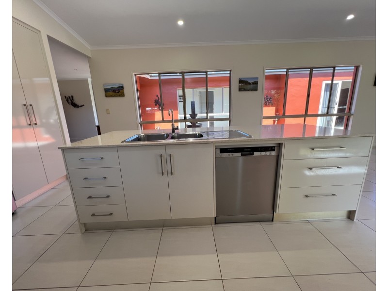 14 Nivosa Ct, Mission Beach QLD 4852